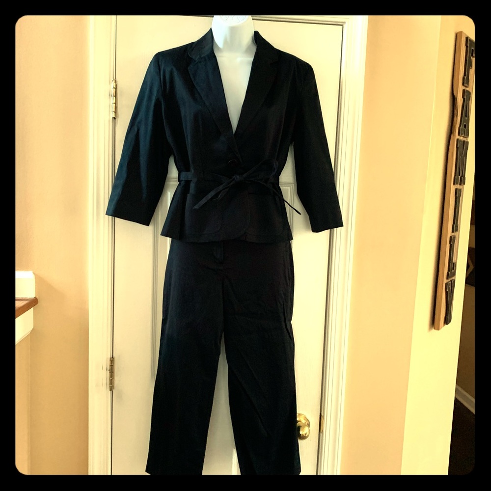 Larry Levine Capri Women’s Dress Suit